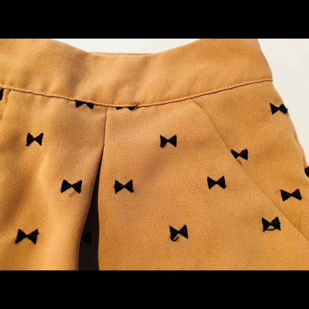 Lauren Conrad Shorts Women’s Size 8 fully lined - Picture 2 of 4